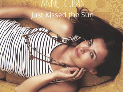 van de Cd 'Just Kissed the Sun'van AnneChris
